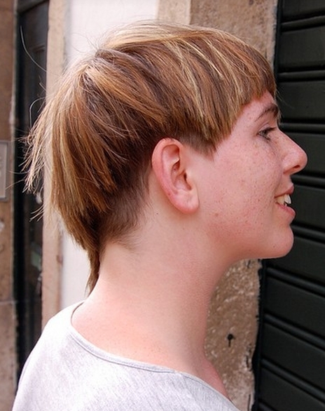 asymetryczne fryzury krótkie uczesanie damskie zdjęcie numer 126A